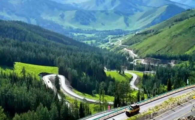 Ahe Highway crossing northern Xinjiang