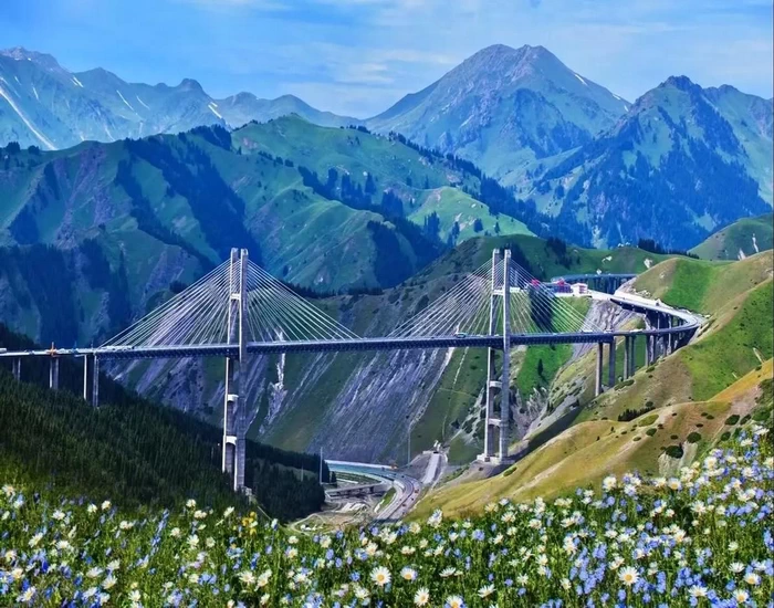 Guozigou Bridge across Bortala mountains